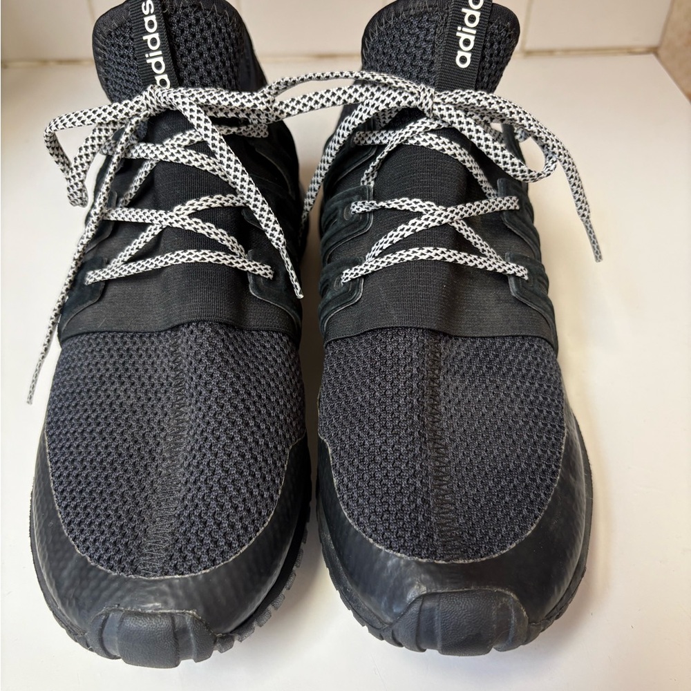 Adidas Black Athletic Shoes with Breathable Mesh and Reinforced Toe